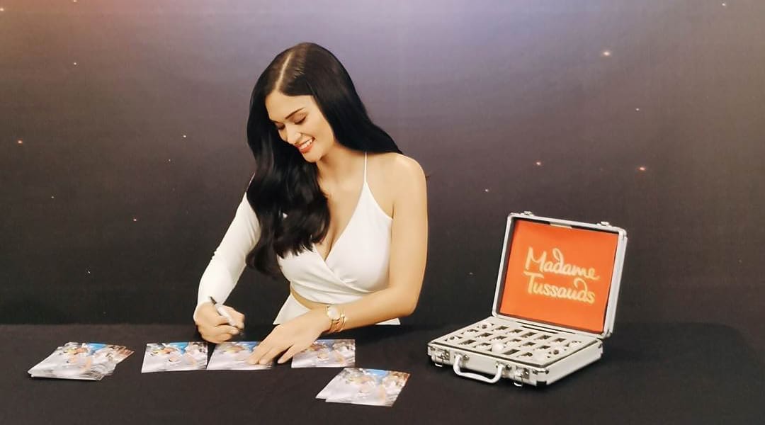 mega.onemega pia wurtzbach madame tussauds hk