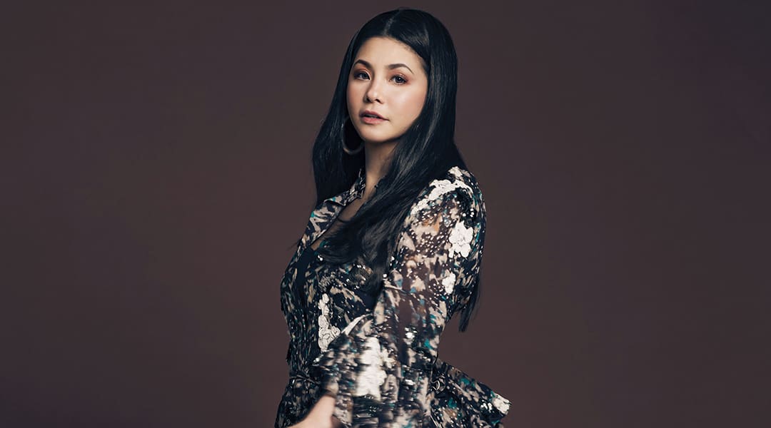 Regine Velasquez-Alcasid Demonstrates Her Makeup Prowess At Her MEGA Cover Shoot