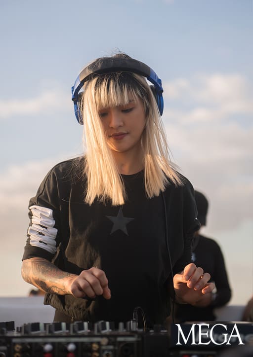 The Only Pair Of Shoes Patty Tiu Needs For Literally Everything She Does | Converse Dark Star | MEGA