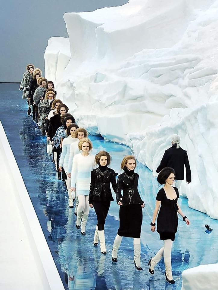 11 Of The Greatest Karl Lagerfeld Shows For Chanel And Fendi Ever