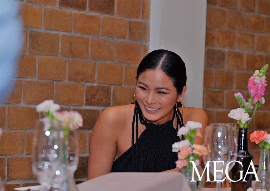 MEGA Exclusive Pia Wurtzbach Converse
