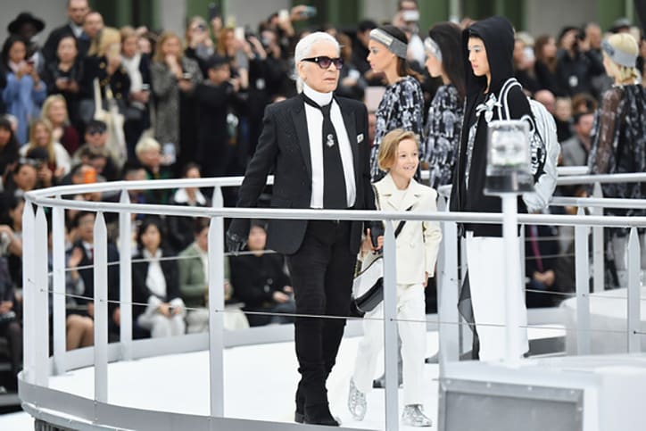 11 Of The Greatest Karl Lagerfeld Shows For Chanel And Fendi Ever