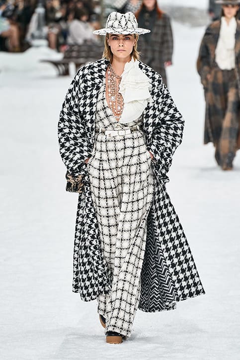 11 Of The Greatest Karl Lagerfeld Shows For Chanel And Fendi Ever