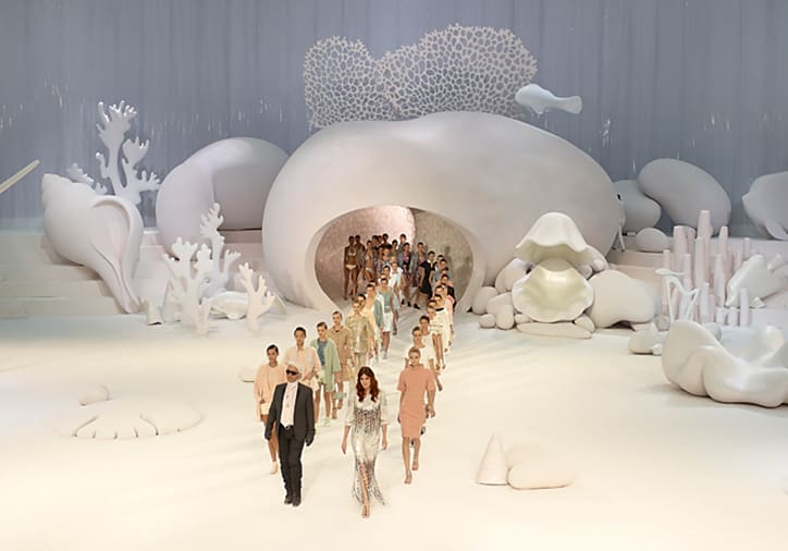 11 Of The Greatest Karl Lagerfeld Shows For Chanel And Fendi Ever