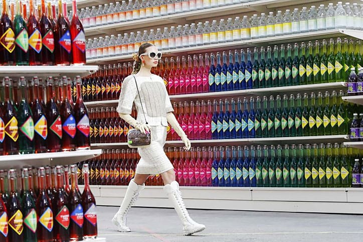 11 Of The Greatest Karl Lagerfeld Shows For Chanel And Fendi Ever