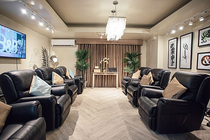 MEGA | These UV Eyelash Extensions Will Be Your New Summer Essential | New Lounge