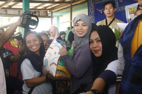 Angel Locsin donates