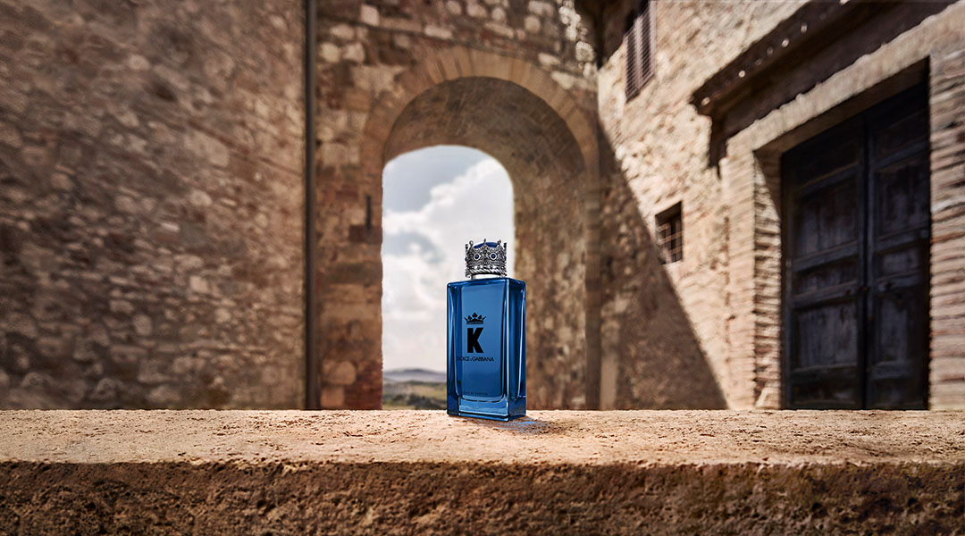 K by Dolce&Gabbana in a chiseled, geometric bottle and crowned with silver