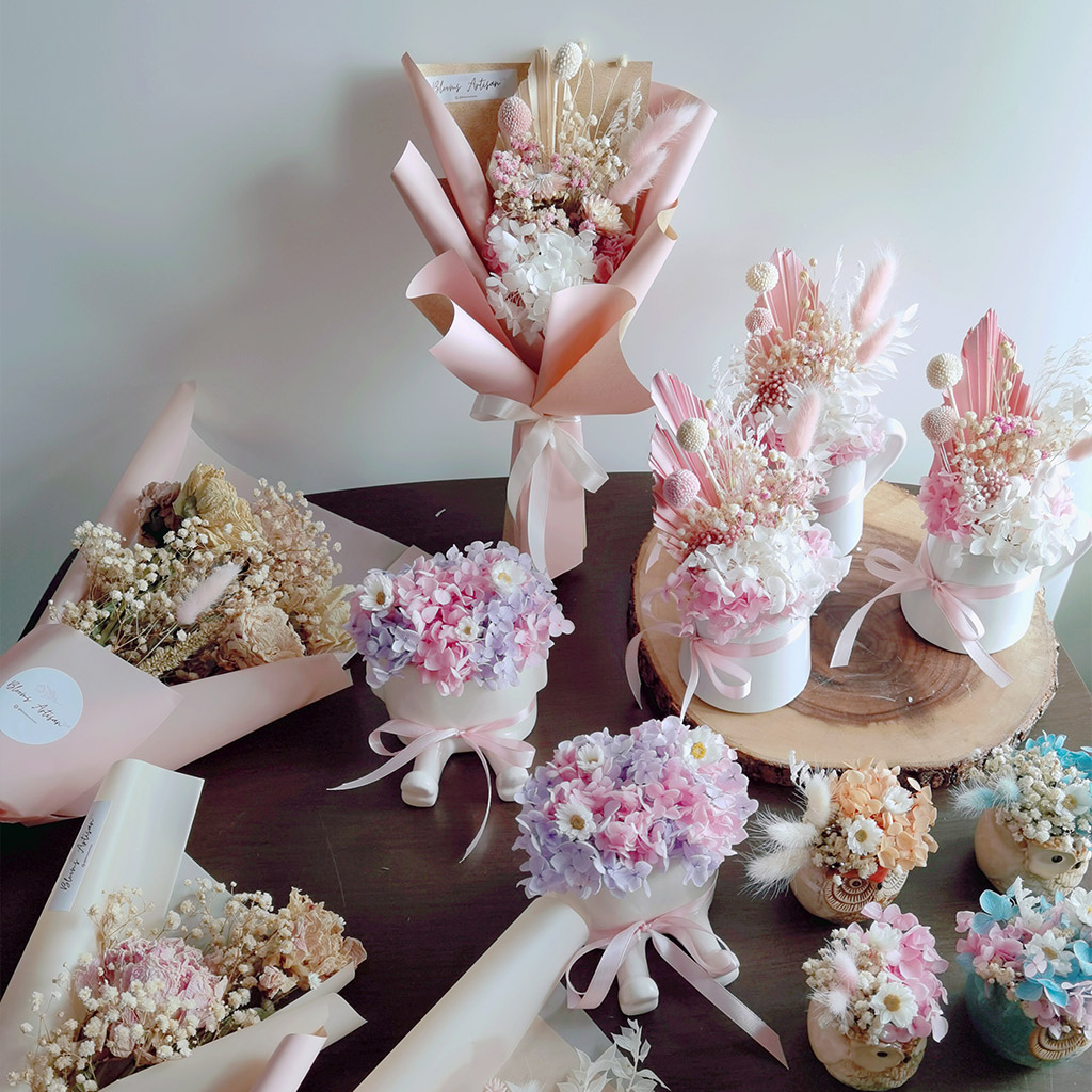 Blooms Artisan Dried Flower Arrangements