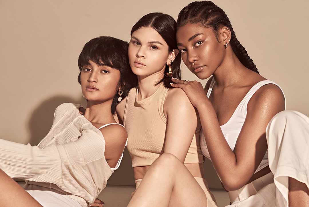 skinimalism, Issy & Co, Active Skin Tint, Weightless Loose Foundation, beauty trend, 2021