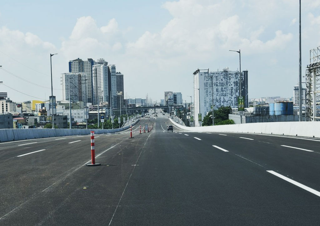 A finished portion of Skyway Stage 3