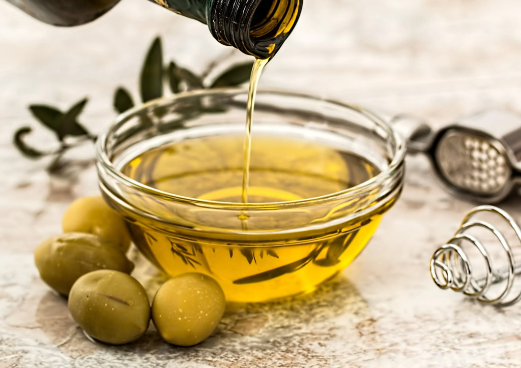 Argan Oil derived from the Argan fruit kernel deeply moisturises and nourishes tresses and restores lost sheen in hair