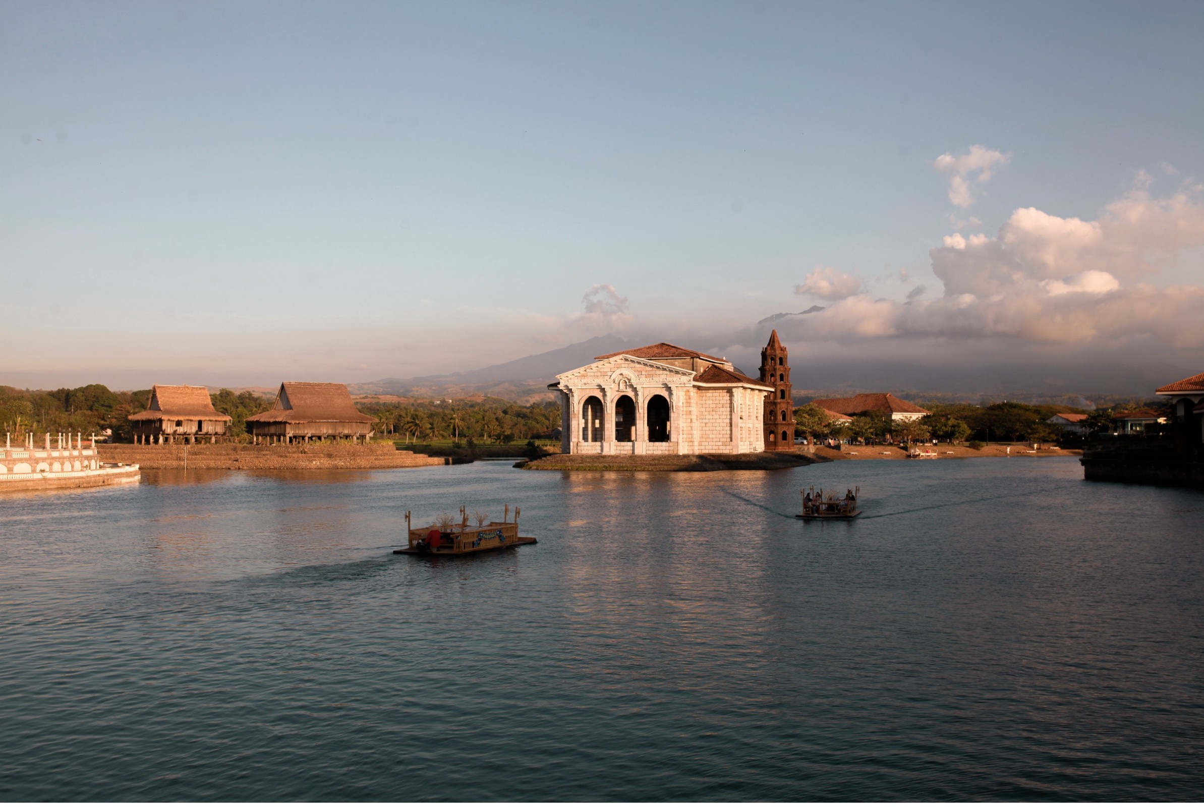 Las Casas Filipinas De Acazar in Bataan