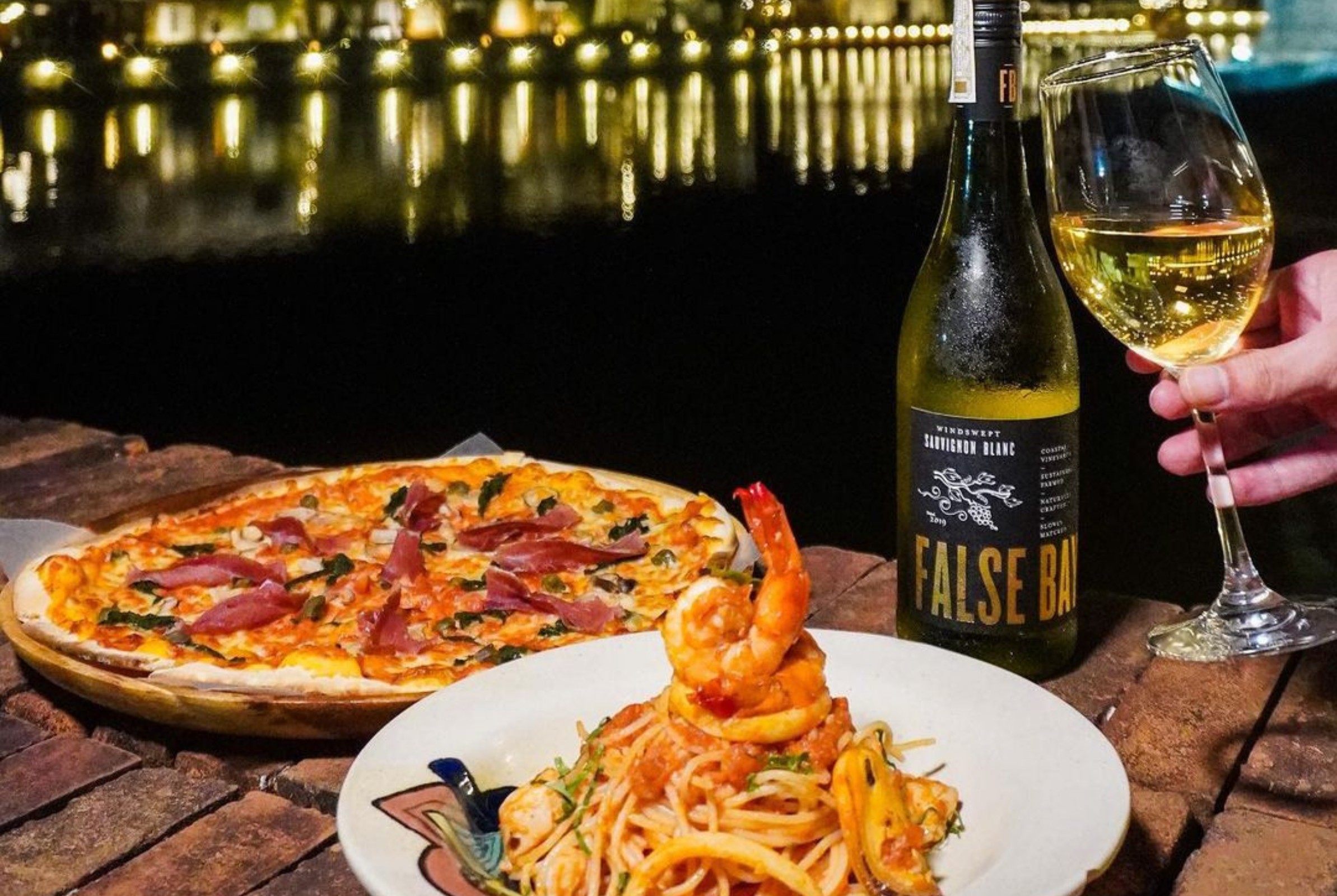 Las Casas Filipinas De Acazar in Bataan Restaurants
