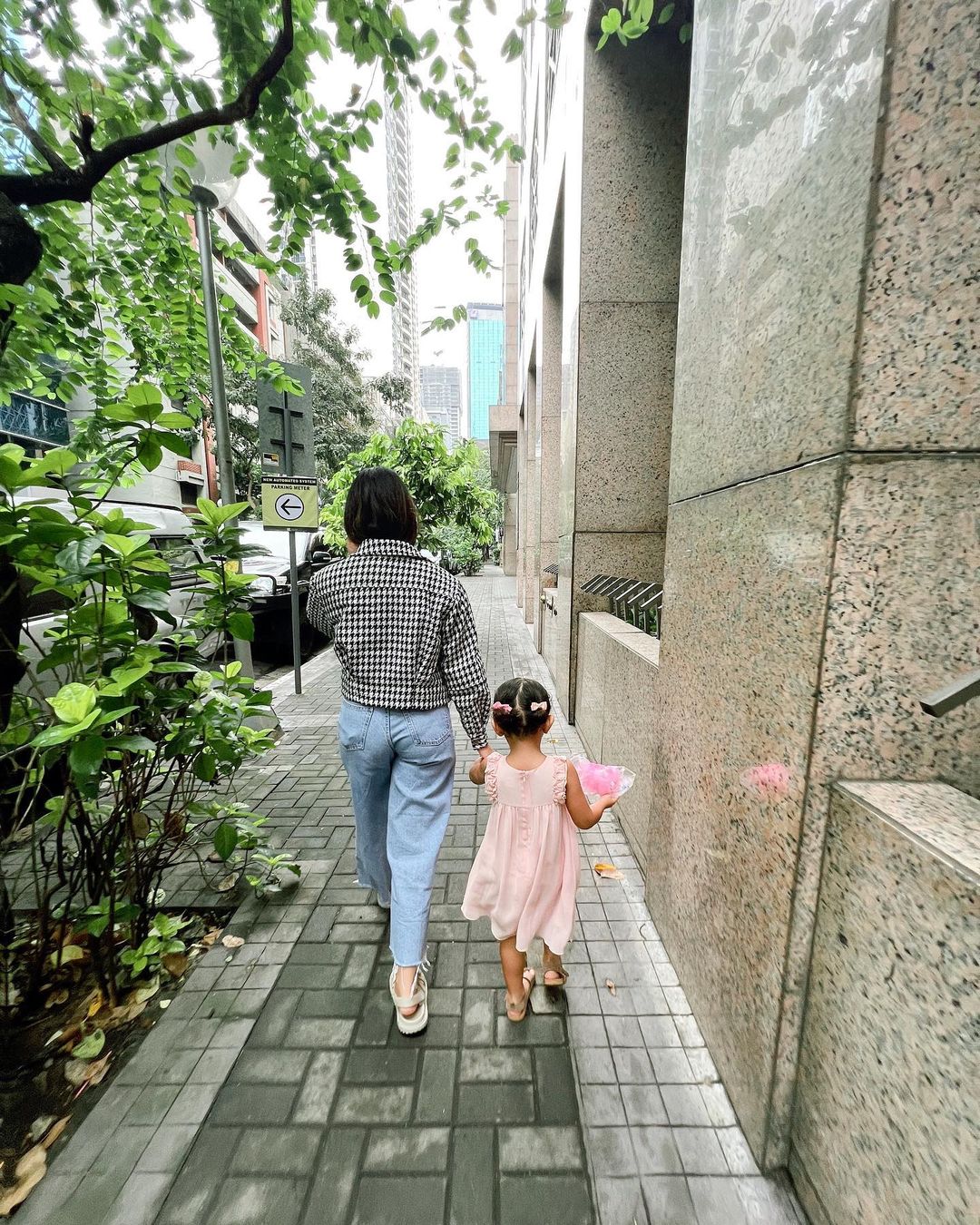 Sofia Andres and Zoe Miranda