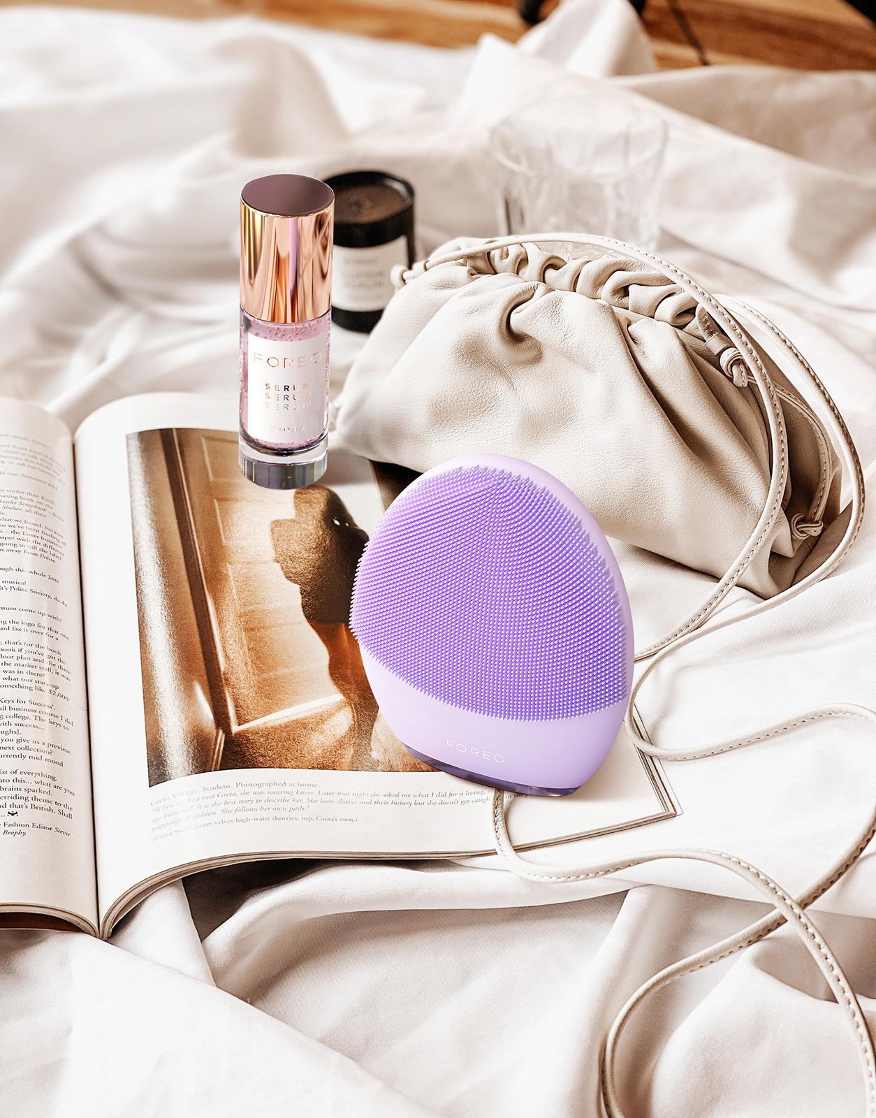 The LUNA 4 from FOREO cleansing and facial massages