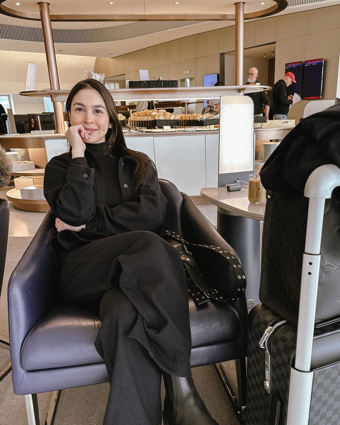 Celebrity-Approved Airport Aesthetics Dark Academia