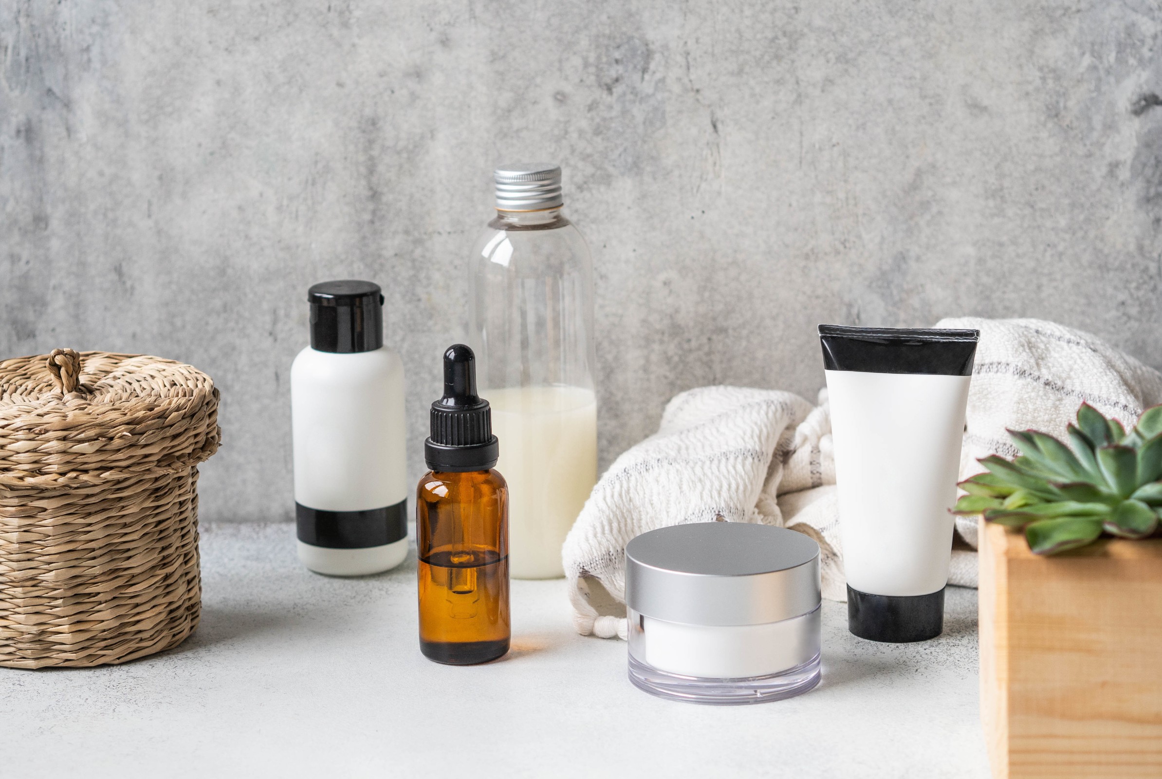 How to get rid of back acne for men guide by dermatologists