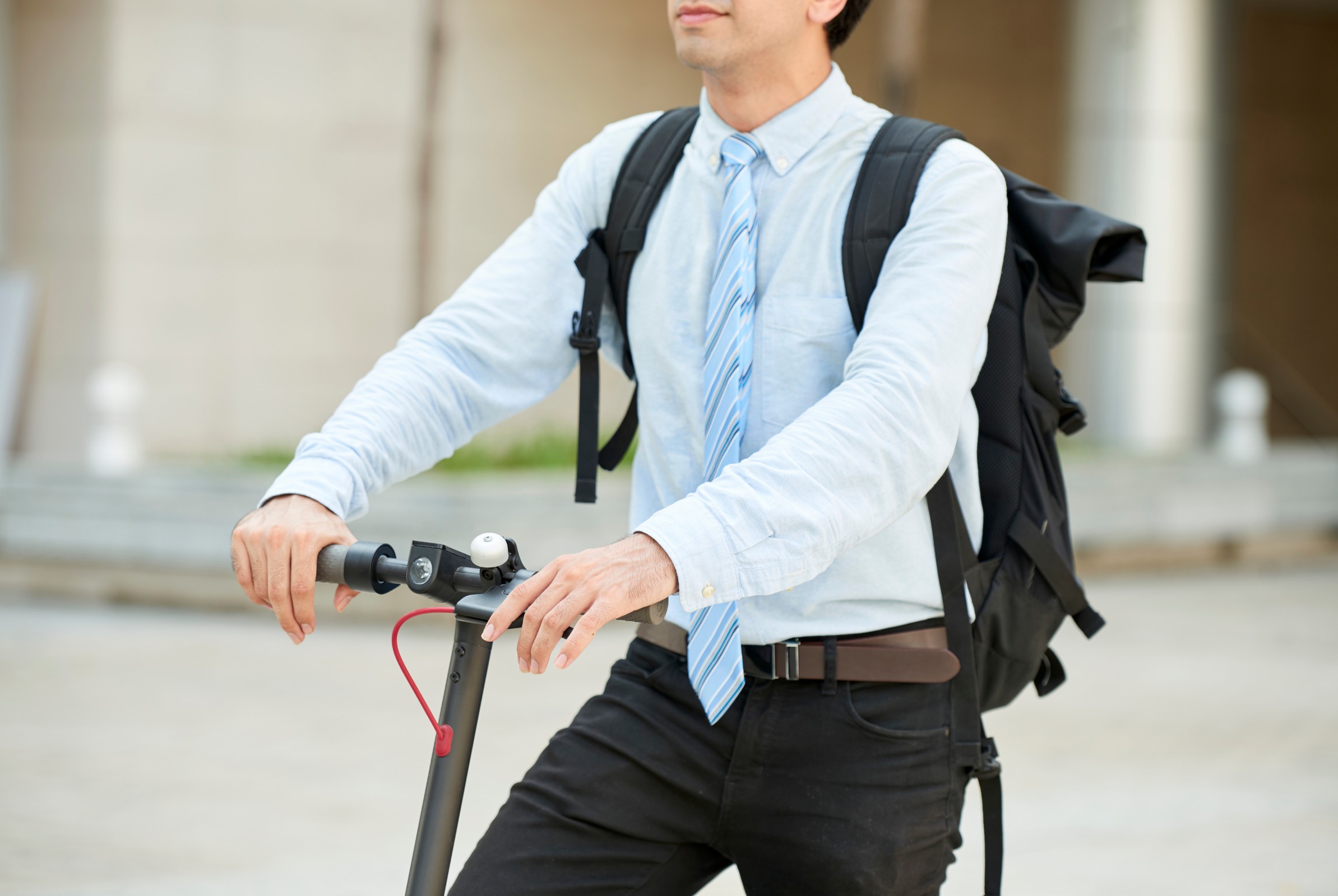 How to get rid of back acne for men guide by dermatologists