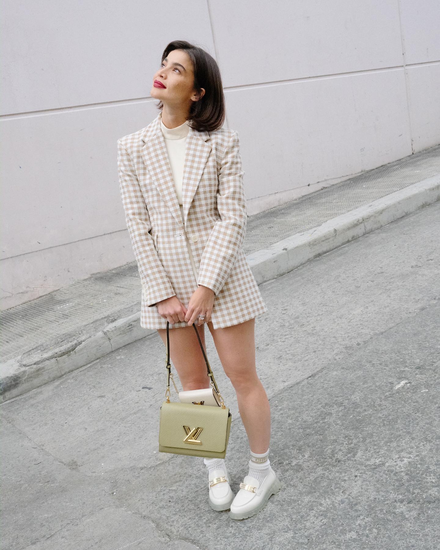 School for cool fashion of Anne Curtis