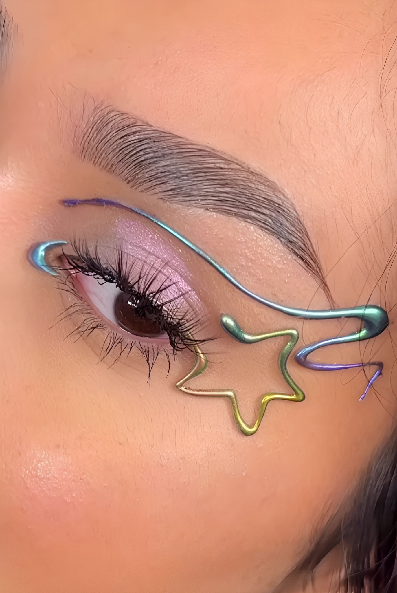 Hot Glue Beauty Trend