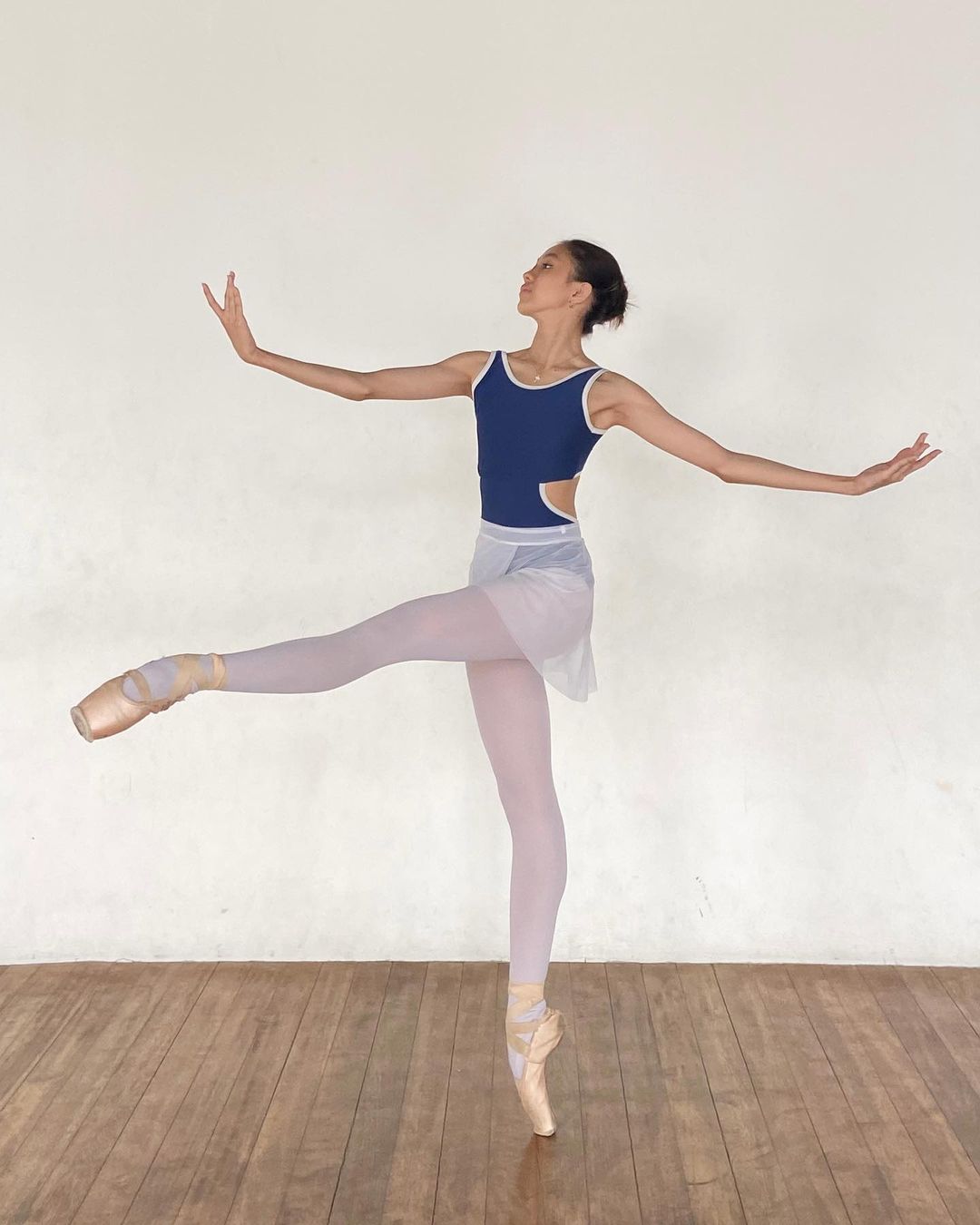 Juliana Gatapia Filipina ballet dancer based in Munich