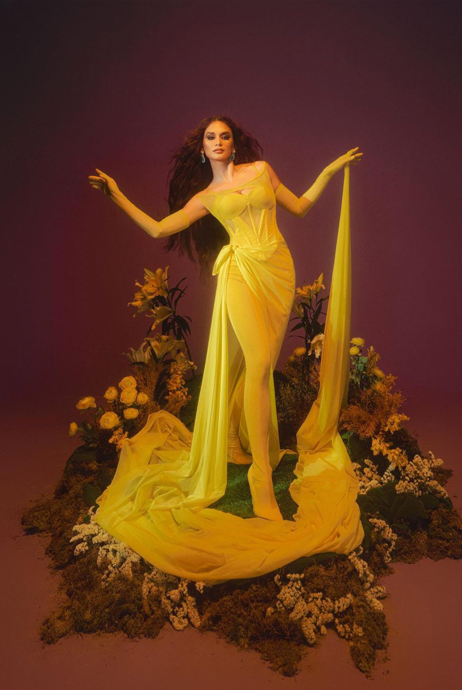 Pia Wurtzbach recreates iconic Miss Universe winning looks