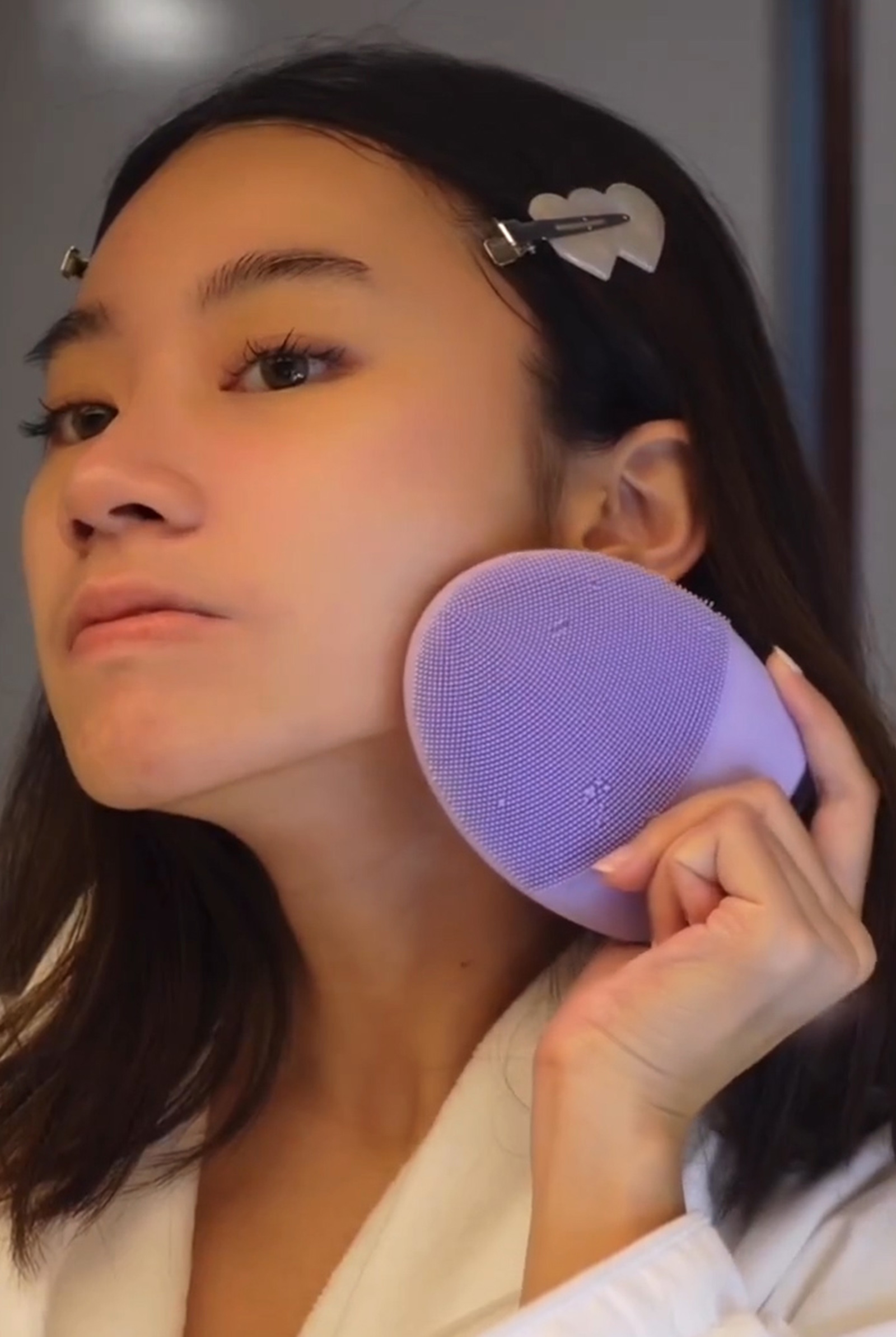 The LUNA 4 from FOREO cleansing and facial massages
