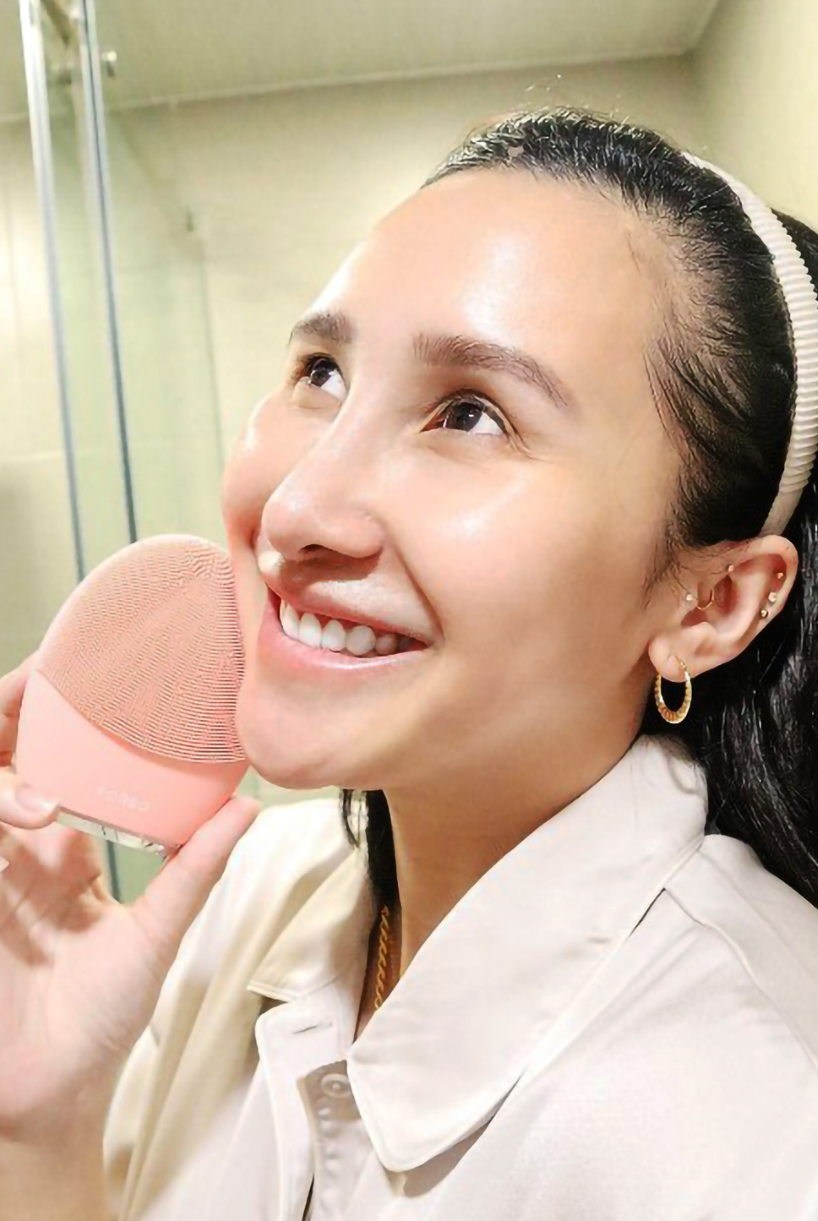 The LUNA 4 from FOREO cleansing and facial massages