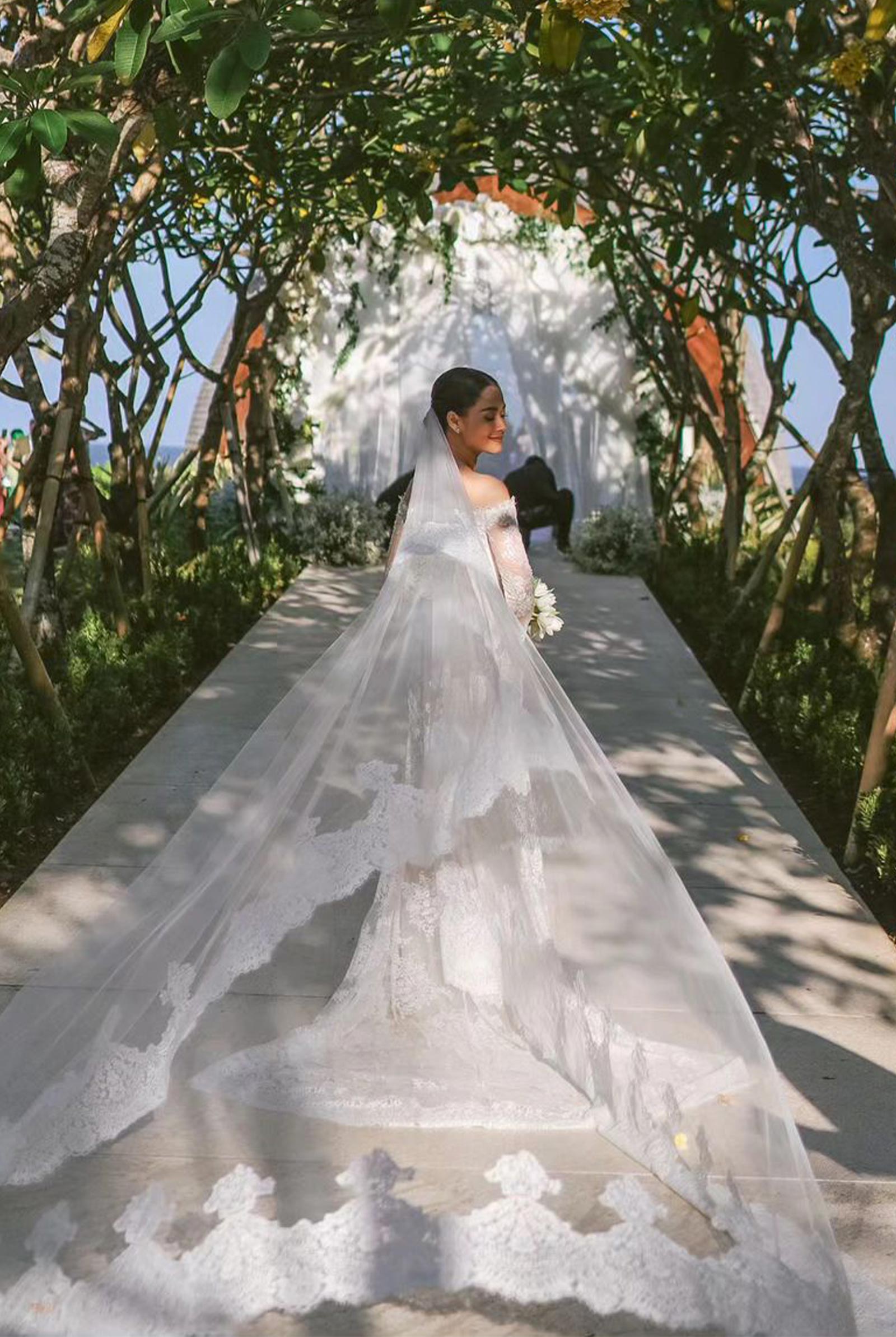 Maja Salvador wedding look