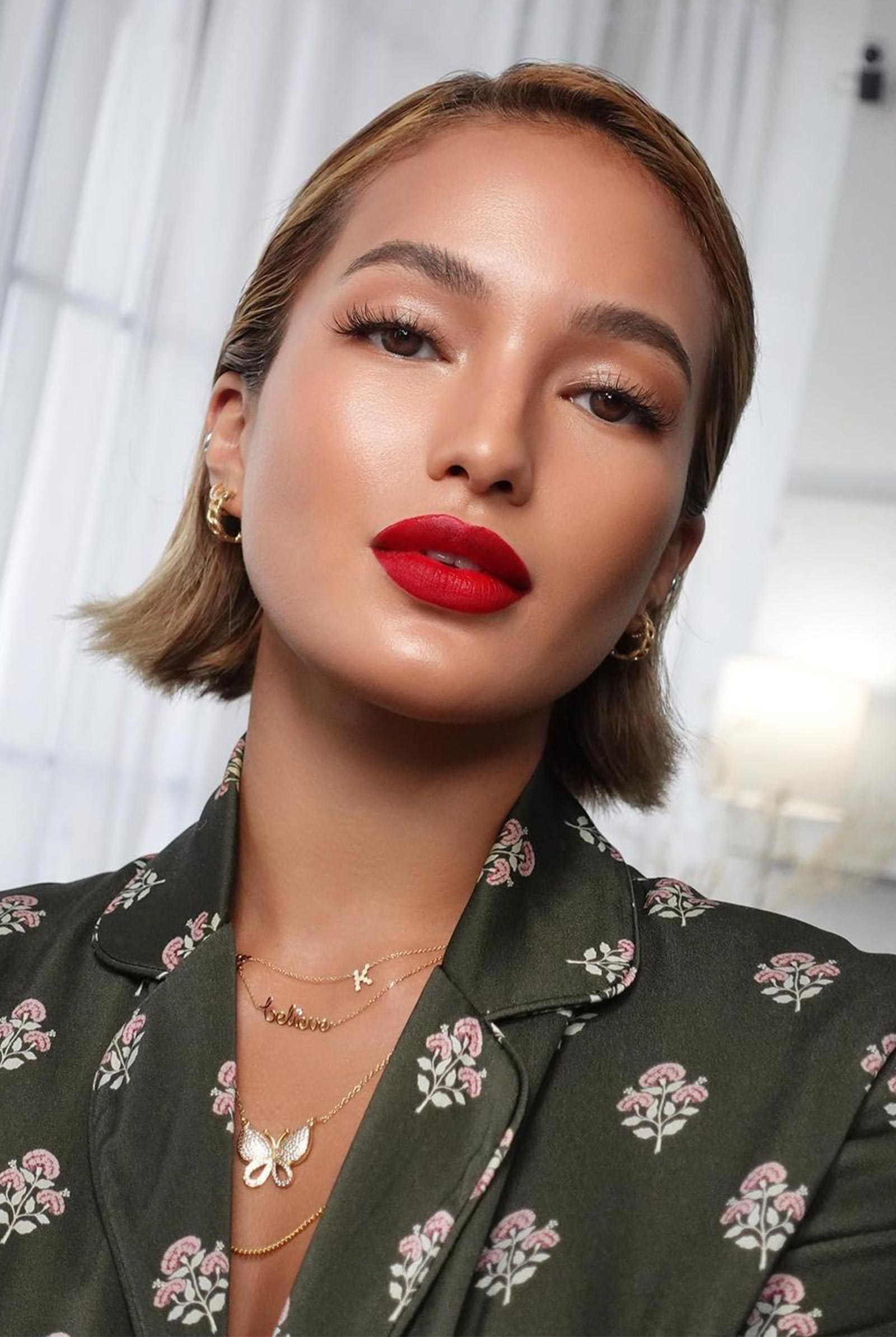 How to wear red lip stick