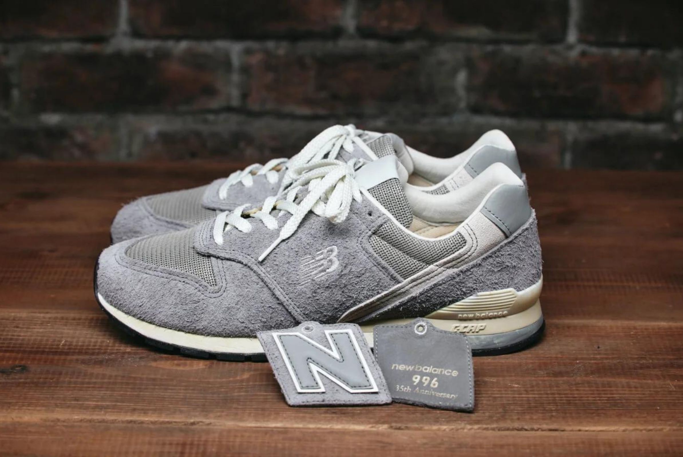 New Balance 996