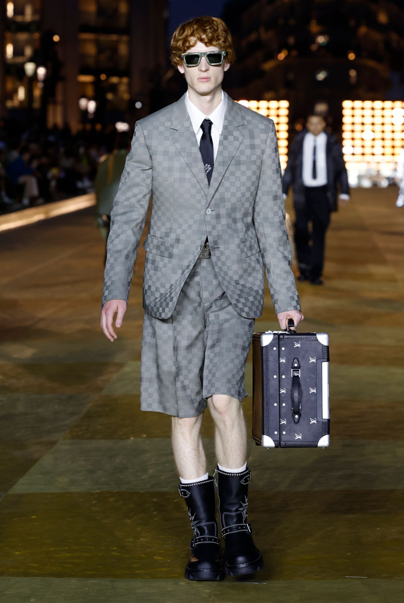 LOUIS VUITTON Short and Boots Style