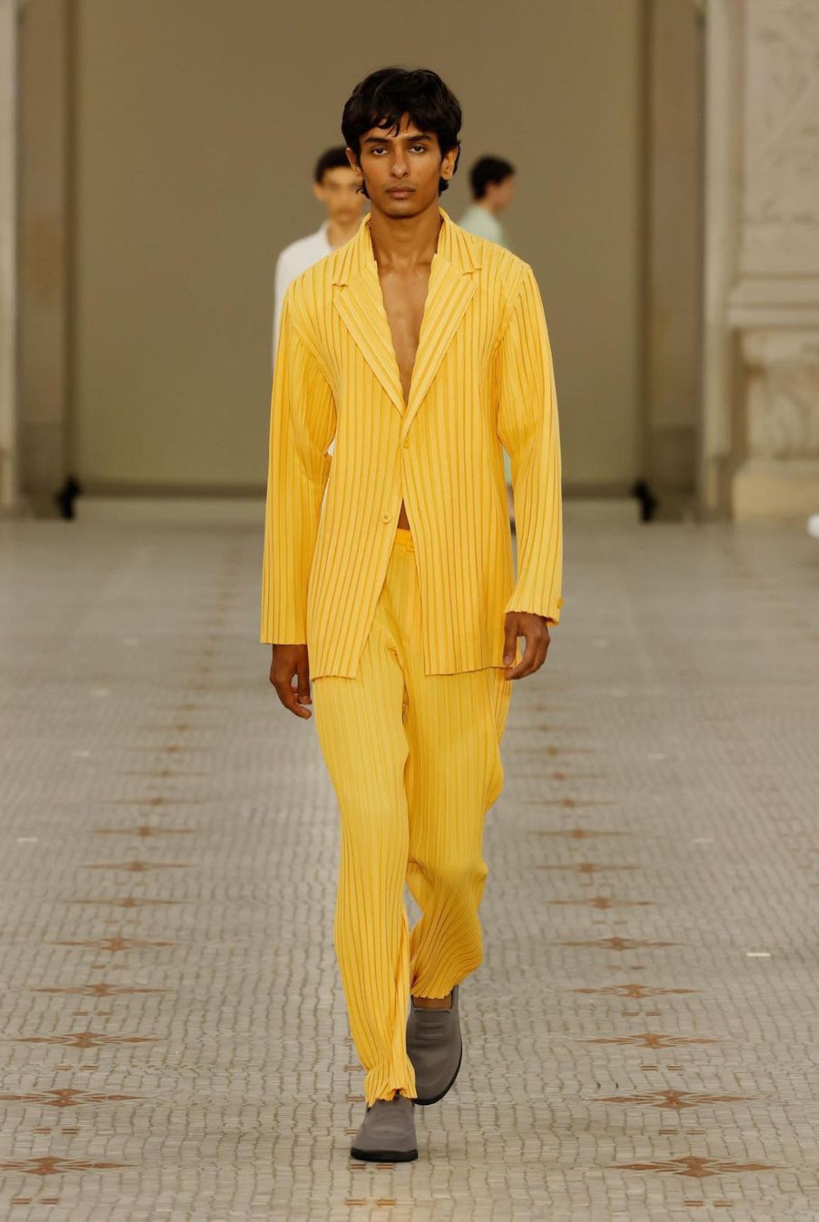 Monotone Fashion