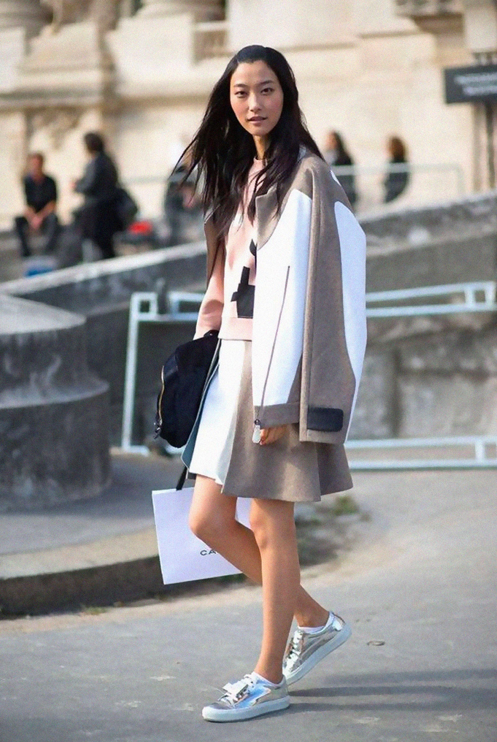 How to wear metallics fashion