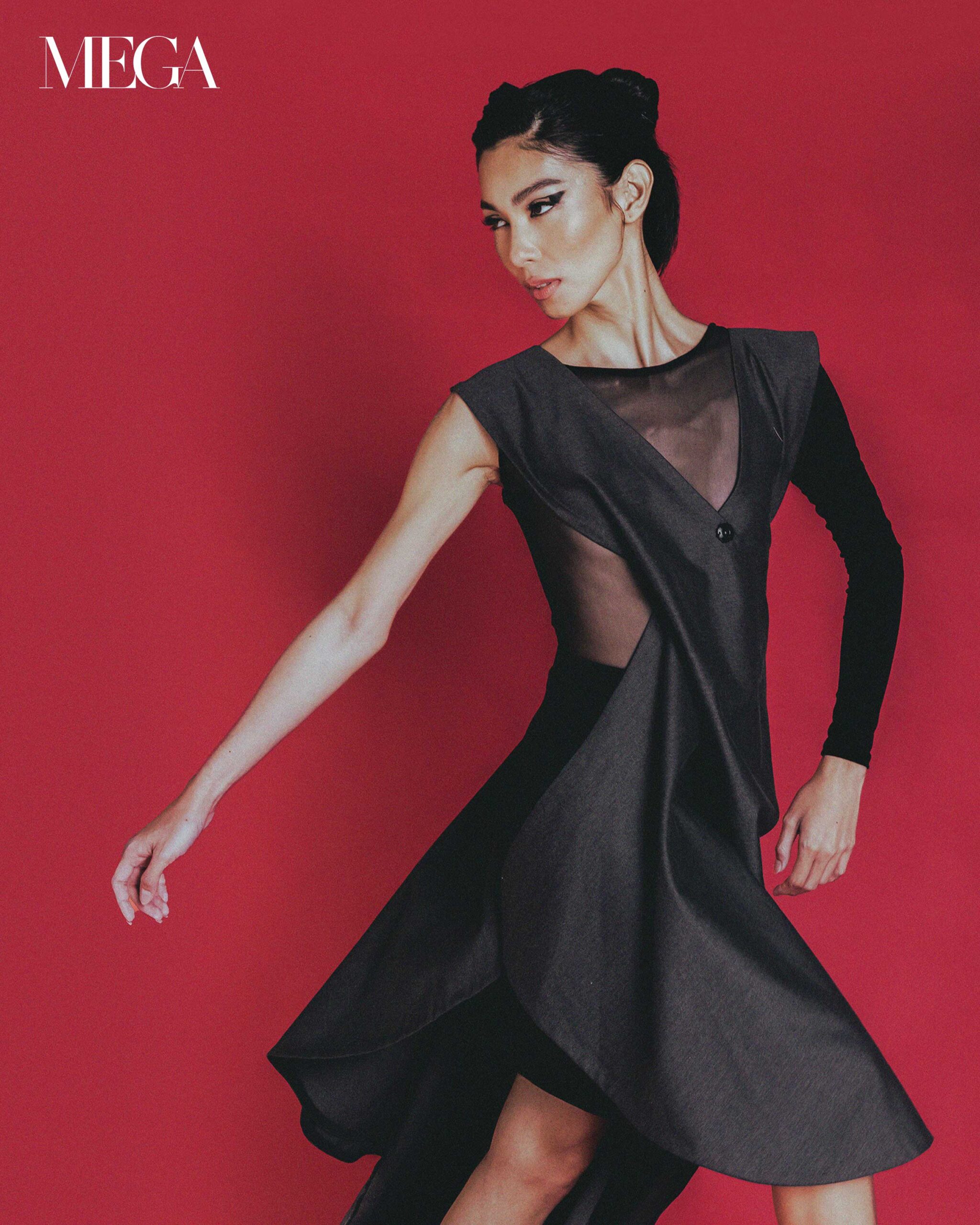 Monochromatic black outfits