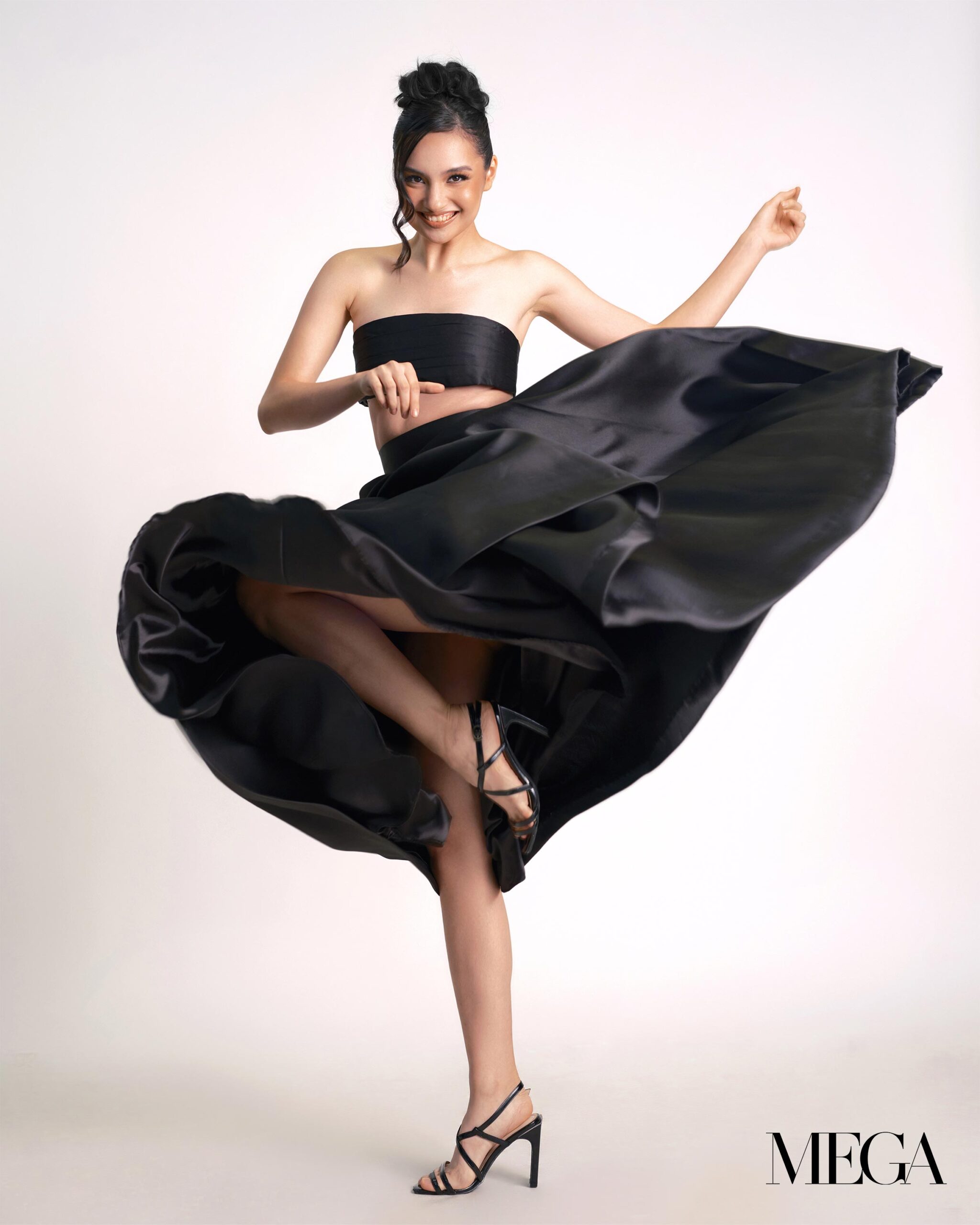 Monochromatic black outfits