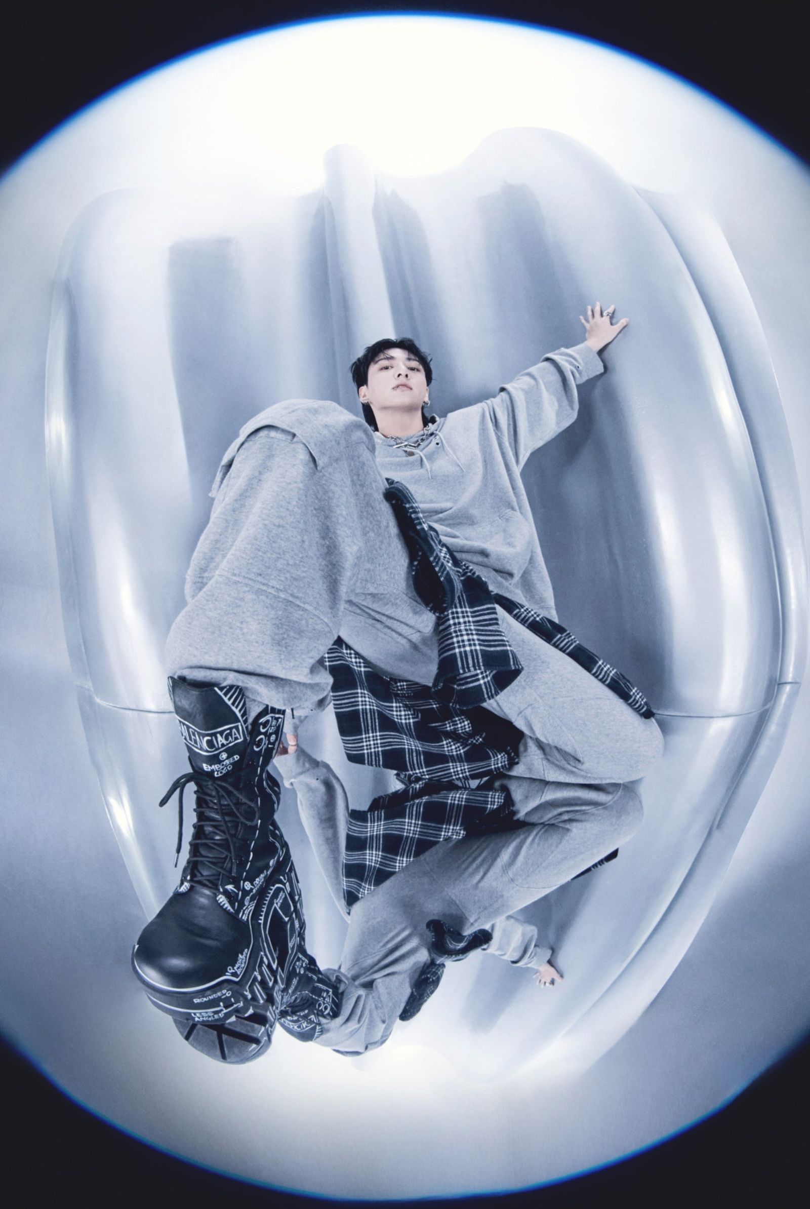 JK's newly-released photos