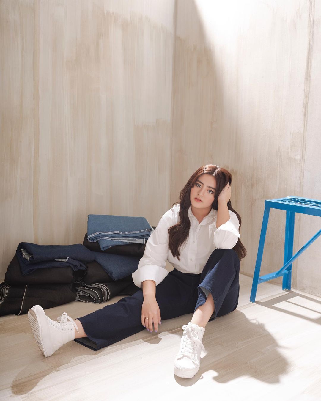 cassy legaspi white outfits sneakers
