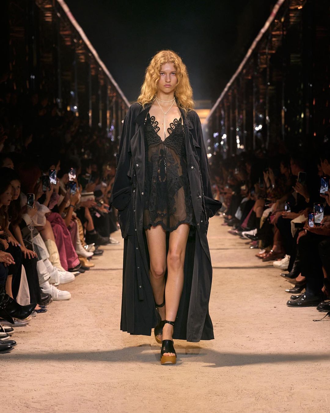 stella mccarntey ss24 pfw
