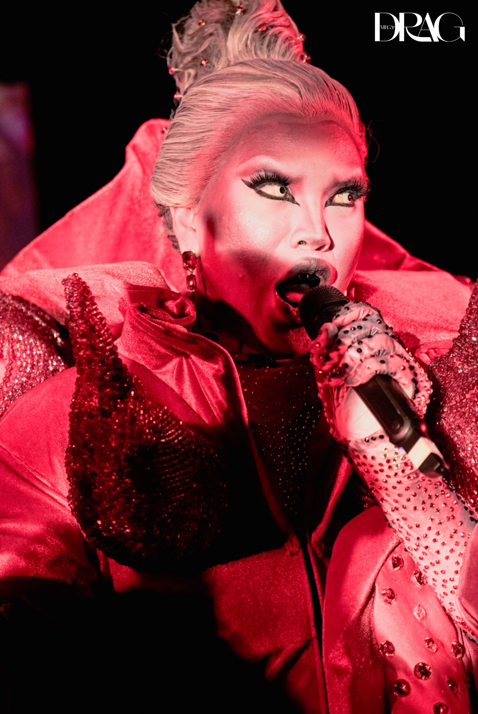 drag host