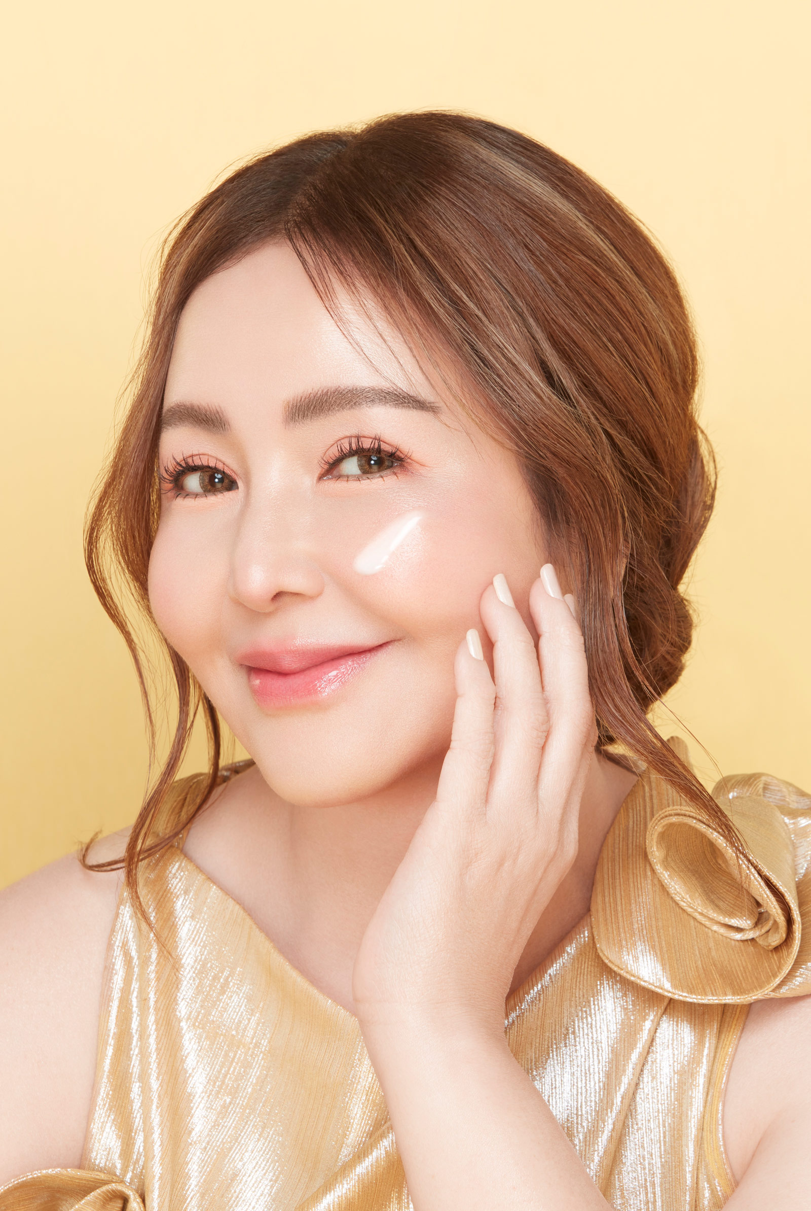 Small Laude remains youthful with SNAILWHITE Gold Advance Cream Retinol + Bakuchiol