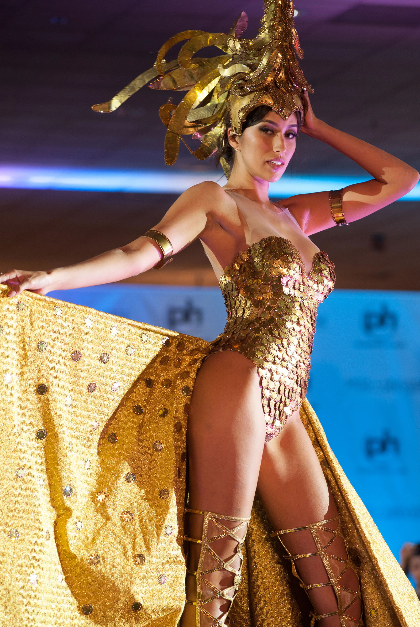Rachel Peters MU stage