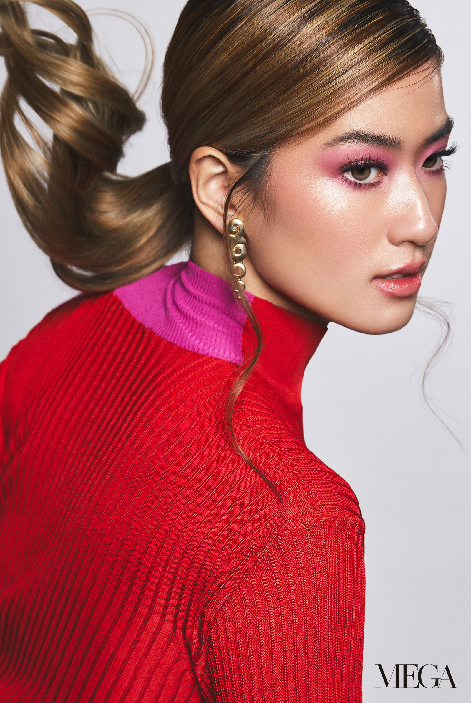 Pink and dewy high-shine lips