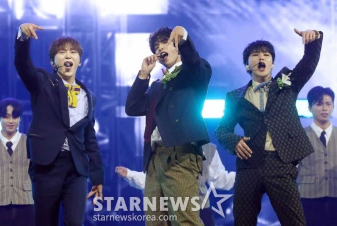 SEVENTEEN BSS Asian Artist Award Performance