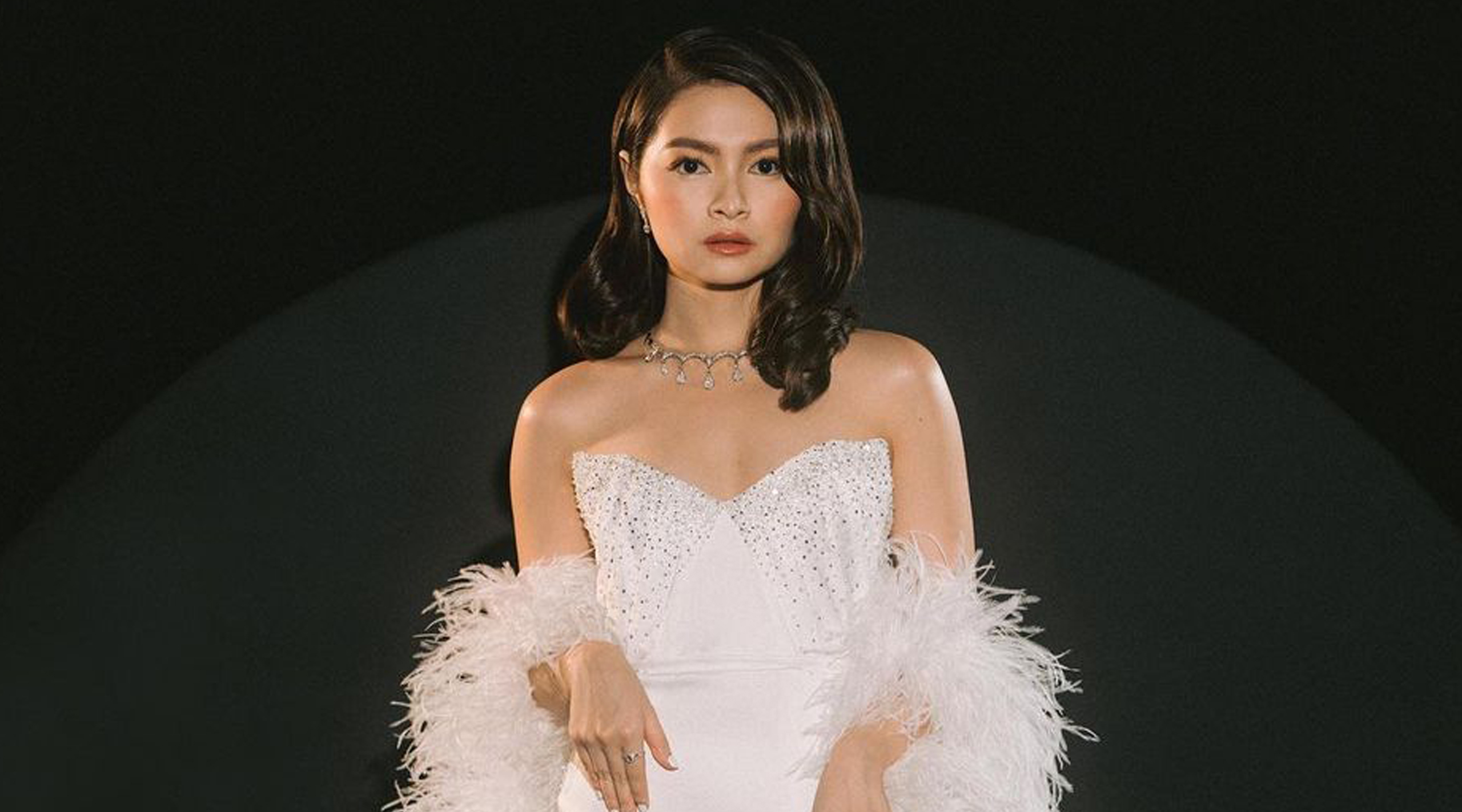 Barbie Forteza white style outfits holiday agenda looks