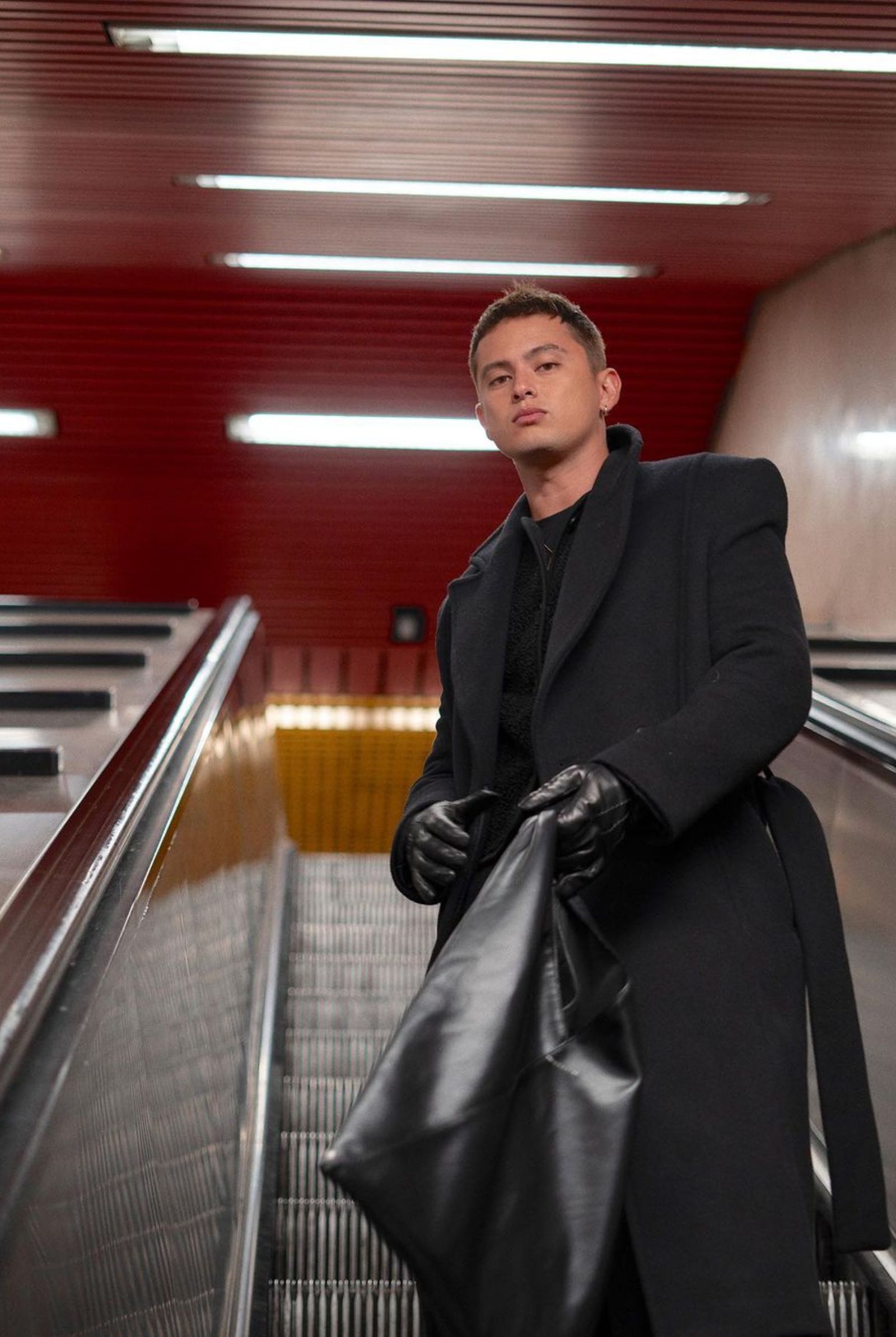 James Reid arrives in Milan with a sleek and stylish all-black ensemble