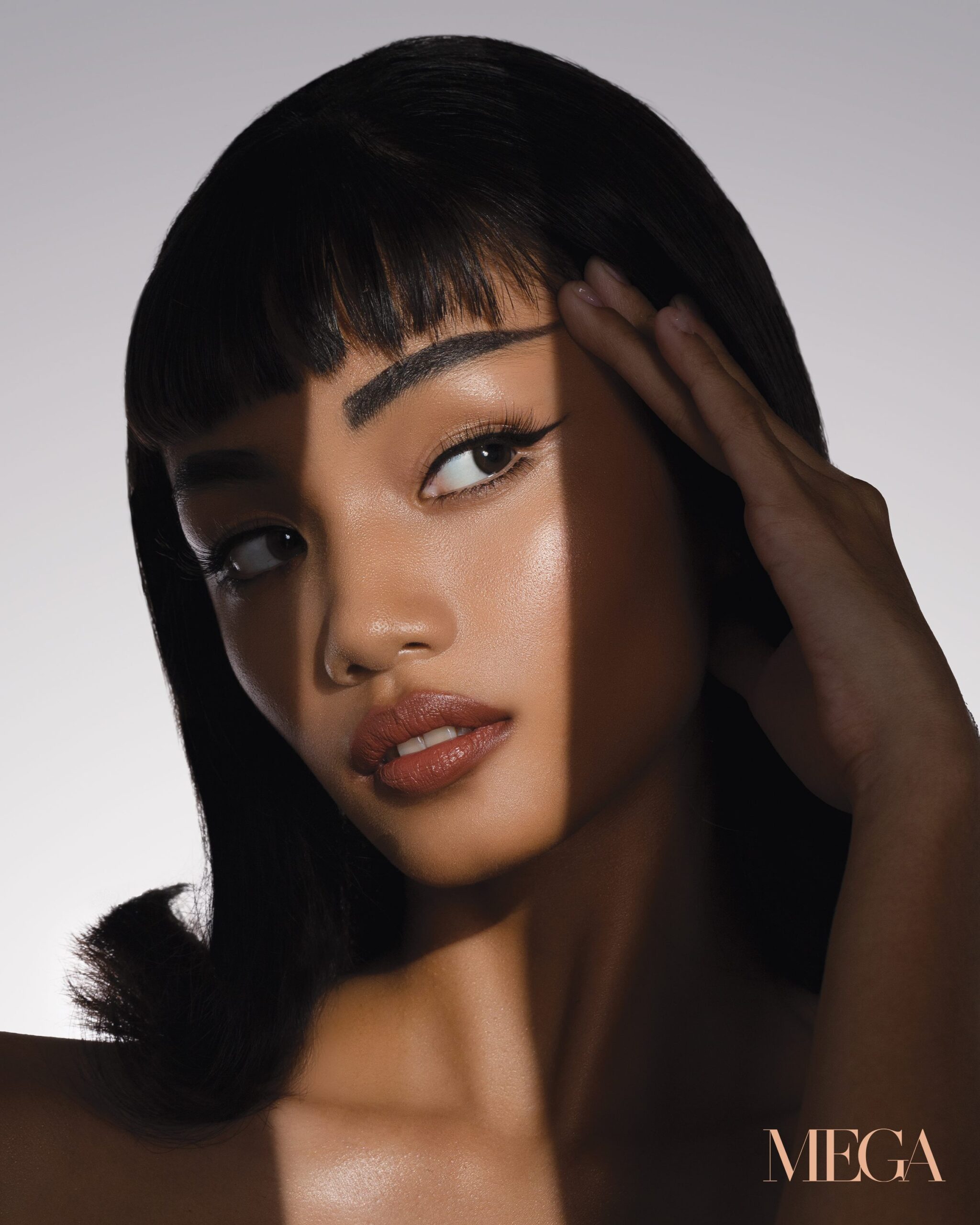 90s-inspired makeup