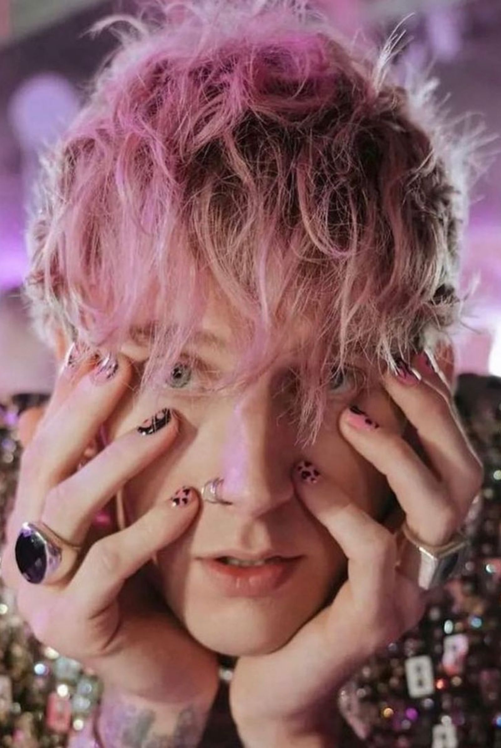 Machine Gun Kelly's men's manicure moment