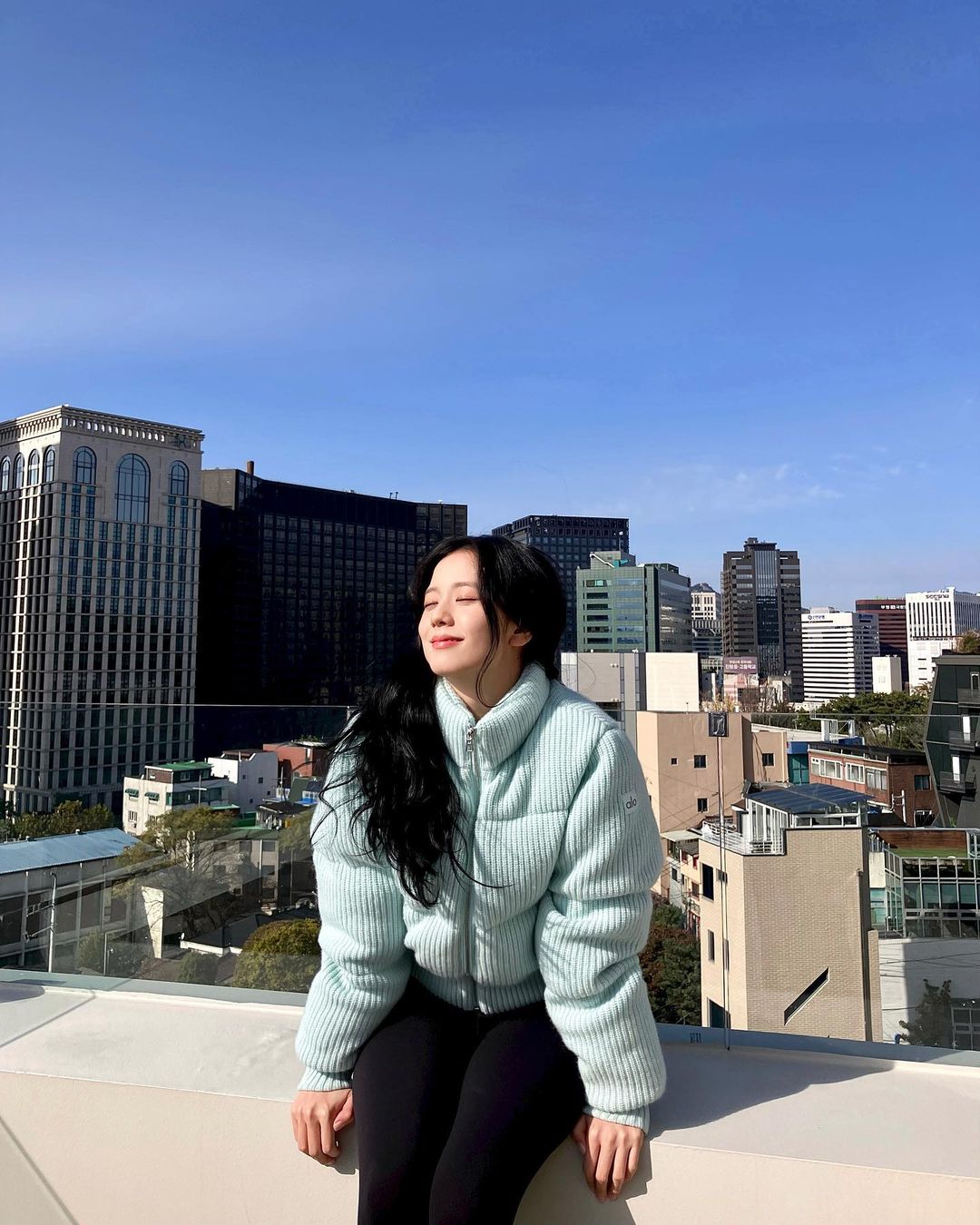 Jisoo in Alo Yoga